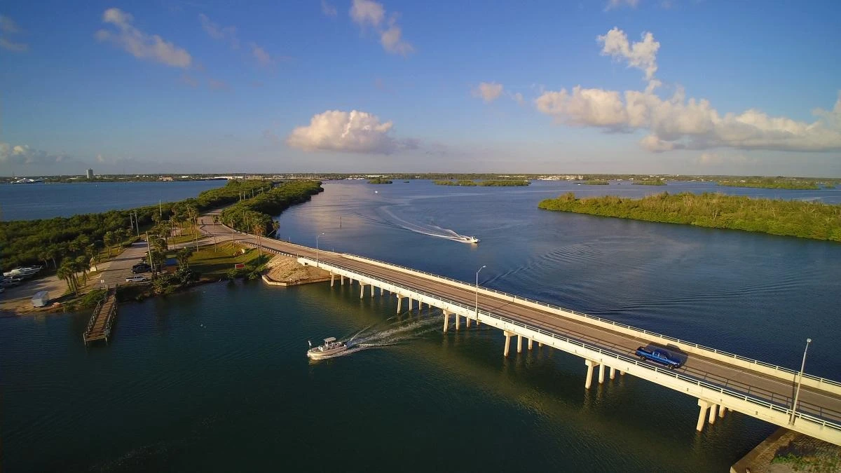Treasure Coast Florida waterfront and Indian River Lagoon representing the growing real estate market in Martin and St. Lucie counties